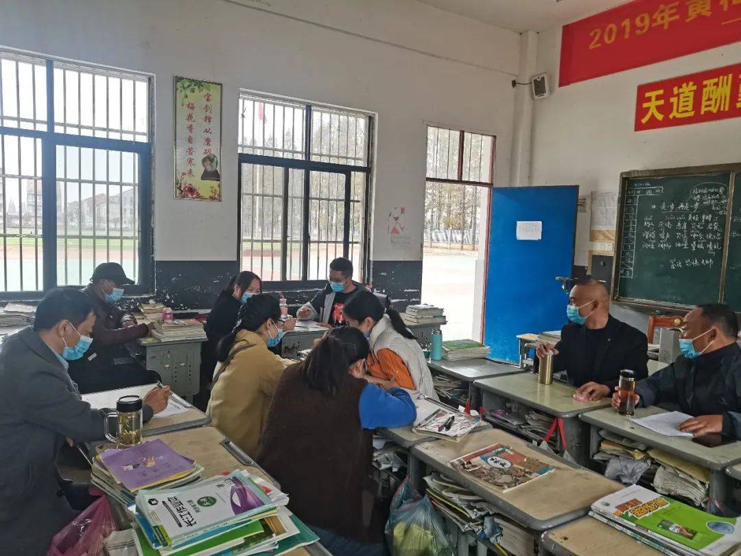 湖北黄梅县不忘初心凝神聚力大河镇一中召开第十一届教代会