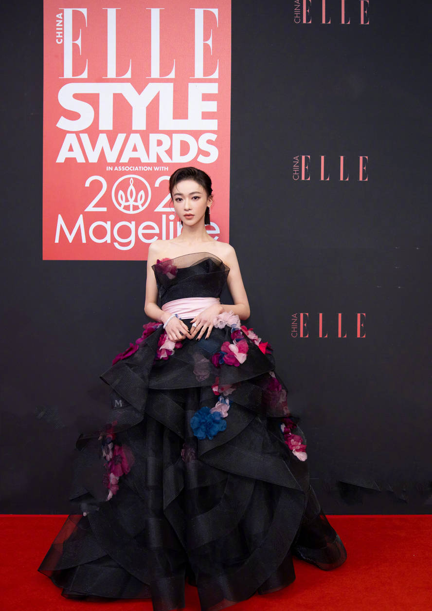 时装 75位明星的ELLE时装造型，王源、热巴，关晓彤，身心造型惹人爱