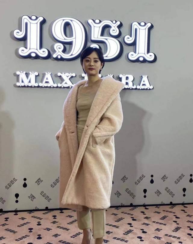 廓形 孙俪凹时尚造型再翻车！穿大火的泰迪熊大衣亮相，造型更像睡衣