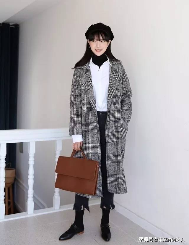 整体 秋冬复古潮回归!快翻出妈妈衣柜的“格纹大衣”,4种女孩穿搭公式!