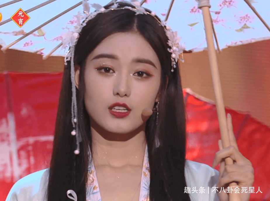 何炅嘴|芒果元宵会槽点多：何炅嘴瓢，沈梦辰戴美瞳扮老，四小花群魔乱舞