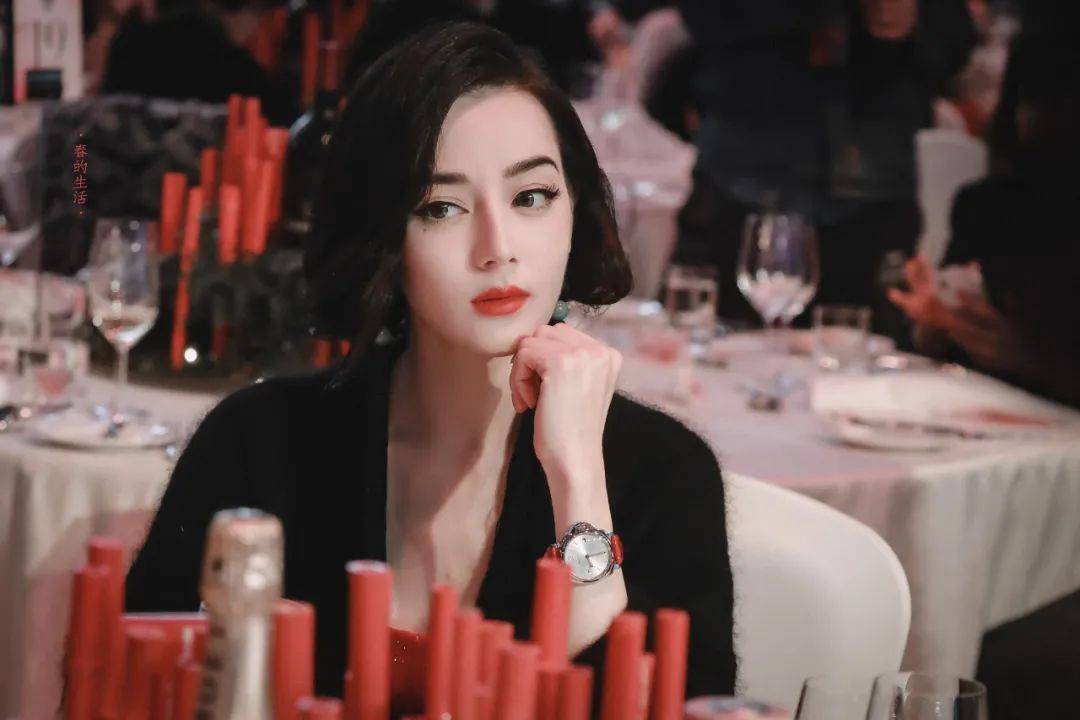 迪丽热巴壁纸随便一拍都是超美第一眼就会给你视觉上的震撼