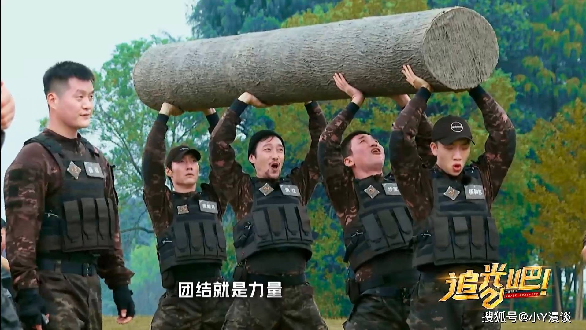 周晓鸥|《追光吧》即将开播，看完最新海报和预告片后：感觉看了3个综艺