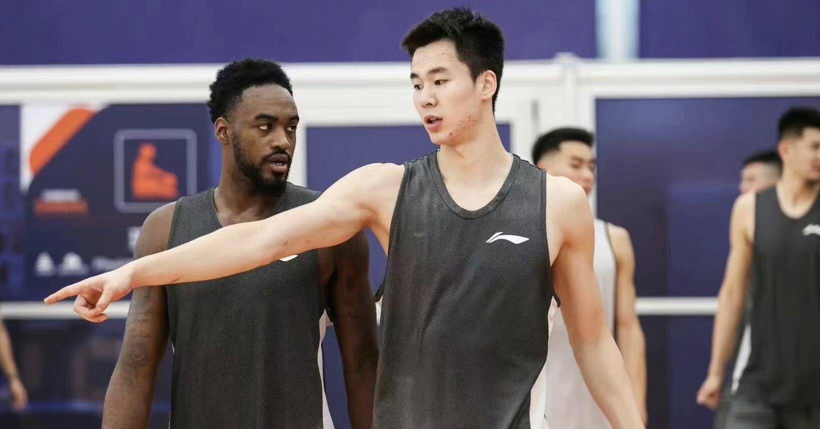 原创郭昊文接受专访透露自己为何加盟上海男篮大方称赞李春江