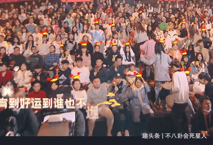 何炅嘴|芒果元宵会槽点多:何炅嘴瓢,沈梦辰戴美瞳扮老,四小花群魔乱舞