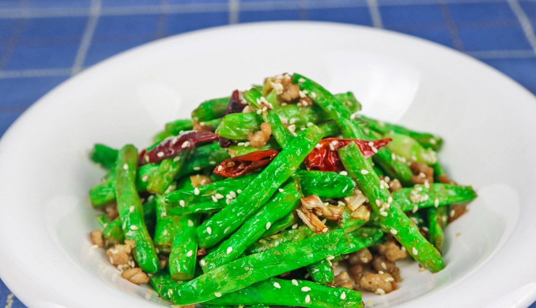 干煸四季豆的做法简单易学美味营养全家人都喜欢吃哟