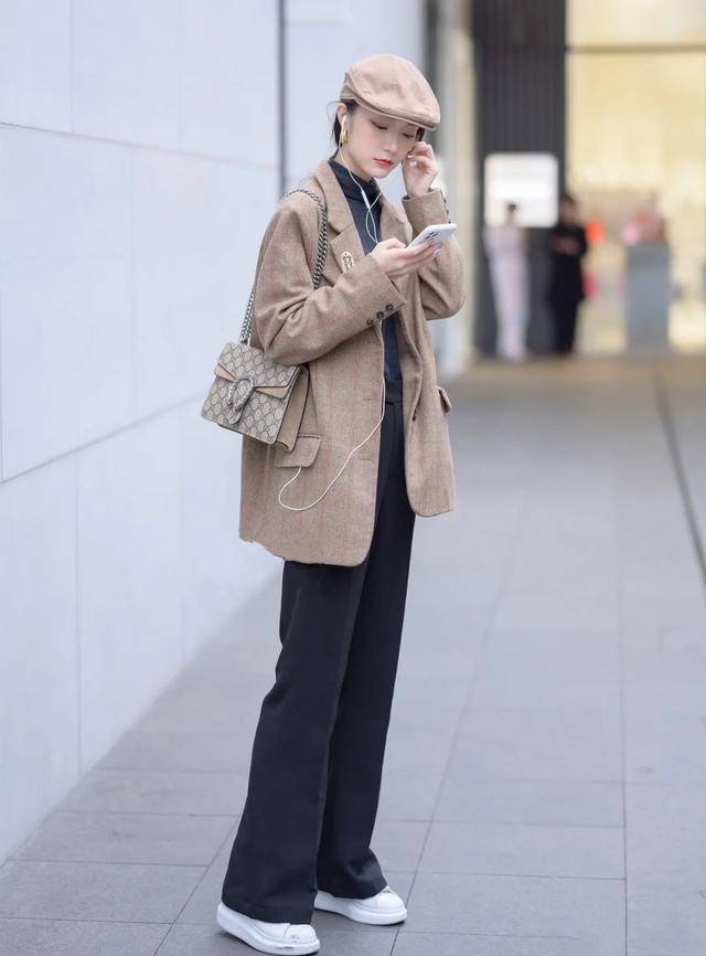 法正 讲真，“露脚踝”已经过时了，今年这几种穿法正流行，时髦又保暖