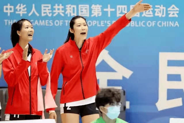 联赛|可叹！为什么朱婷有伤不治！排协撒手不管在等她自愈吗？