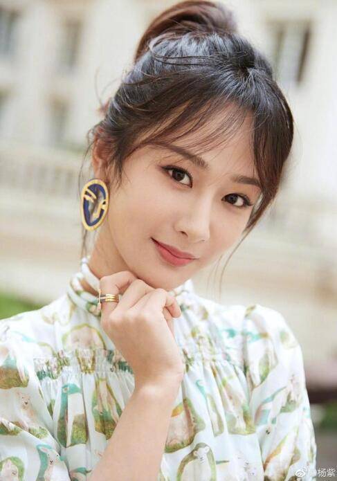 调整女明星发际线变美史：从生硬的美到自然的美，她们都做对了什么？