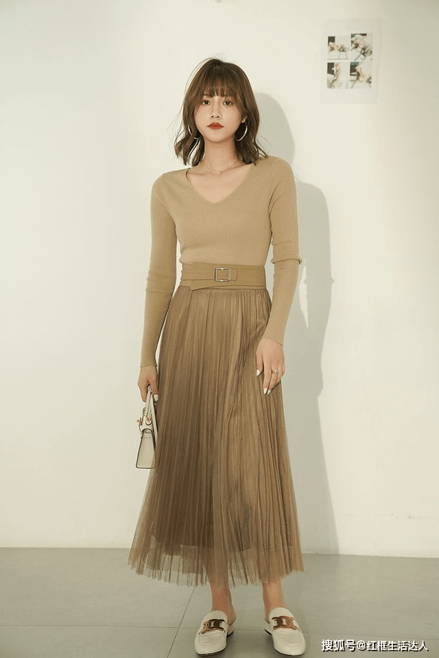 曲线美 冬季“半身裙”怎么穿更好看？建议从这4个方面入手，优雅显高挑