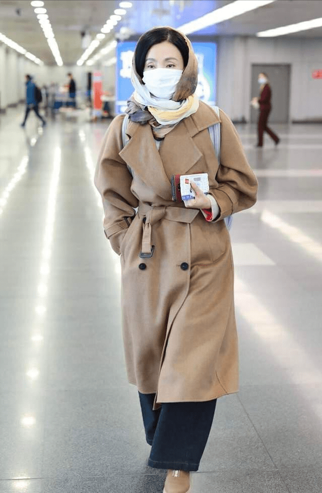 视觉 大衣+围巾,才是40+熟龄女性的冬季必备,精致飒美,气场超强