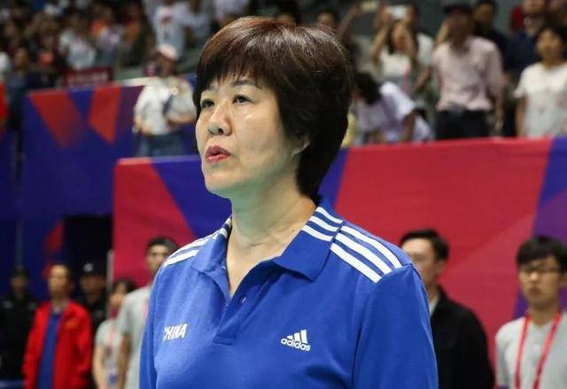 主教练|中国女排老队长出山，赖亚文加入教练组，助郎平剑指2024奥运会