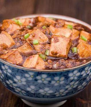 汤汁|美食推荐：红烧肉沫豆腐，电饭煲焗鸡，花生栗子牛肉煲的做法