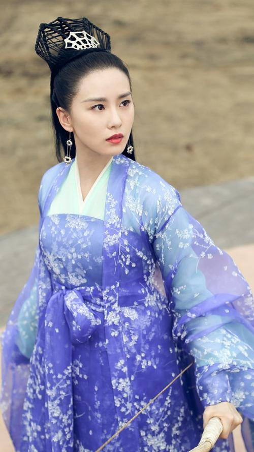 调整女明星发际线变美史：从生硬的美到自然的美，她们都做对了什么？
