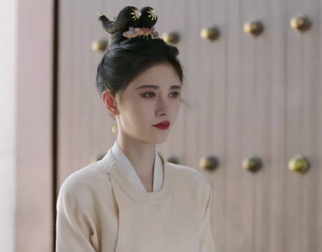 调整女明星发际线变美史：从生硬的美到自然的美，她们都做对了什么？