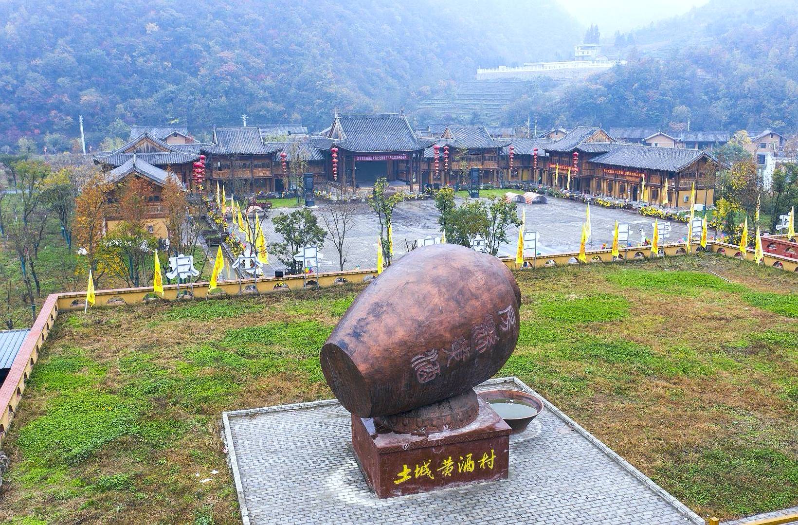 天下第一仙山,世界上最古老的酒,鄂西北最后一个古镇,都在这座小山城