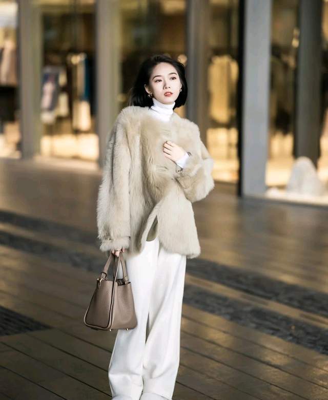 服装 冬天穿衣别太普通，可以借鉴这三套穿搭示范，满满的高级感