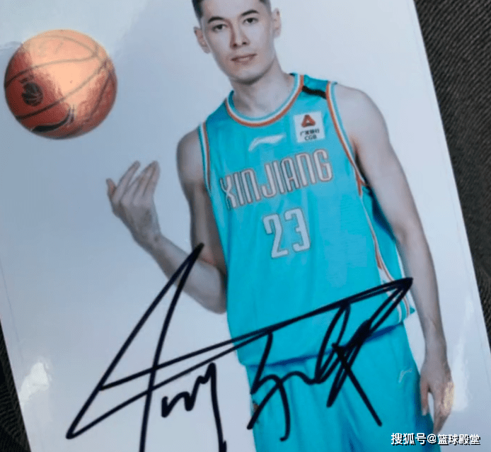 甚至在打完孙铭徽之后,韩德君淡定地与周鹏聊天,这