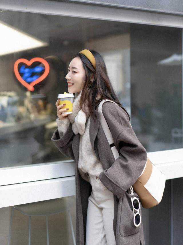 配饰 冬季最美的打开方式,“大衣+毛衣”才是王炸cp,保暖又洋气