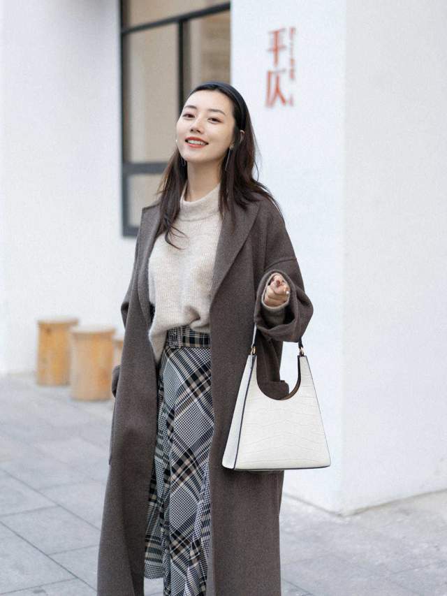 配饰 冬季最美的打开方式,“大衣+毛衣”才是王炸cp,保暖又洋气