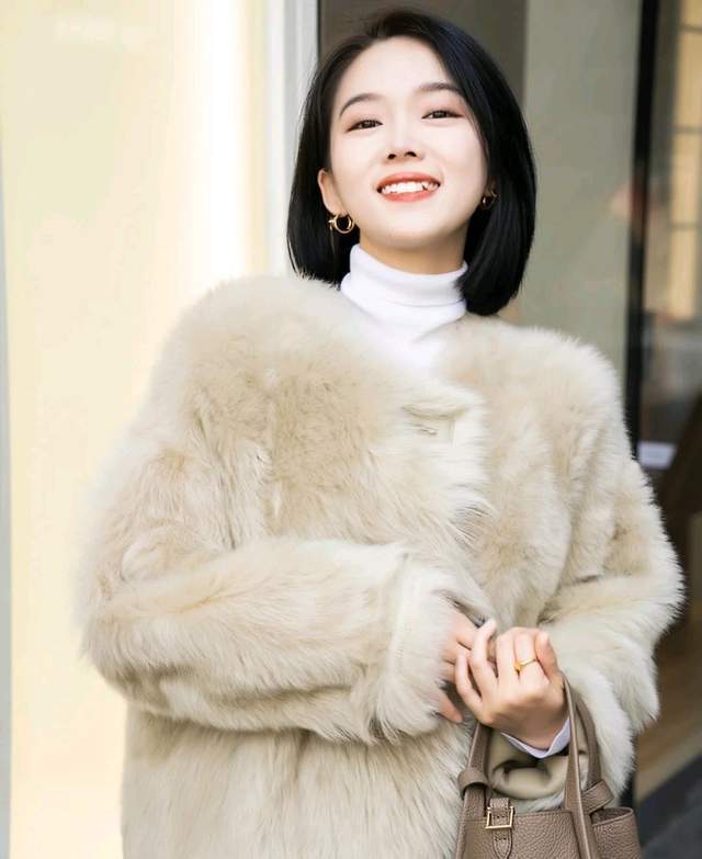 服装 冬天穿衣别太普通，可以借鉴这三套穿搭示范，满满的高级感