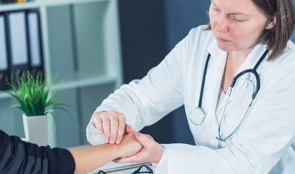 肾脏|“尿毒症”是怎么引起的？平时做好这3点，或许能帮你预防尿毒症