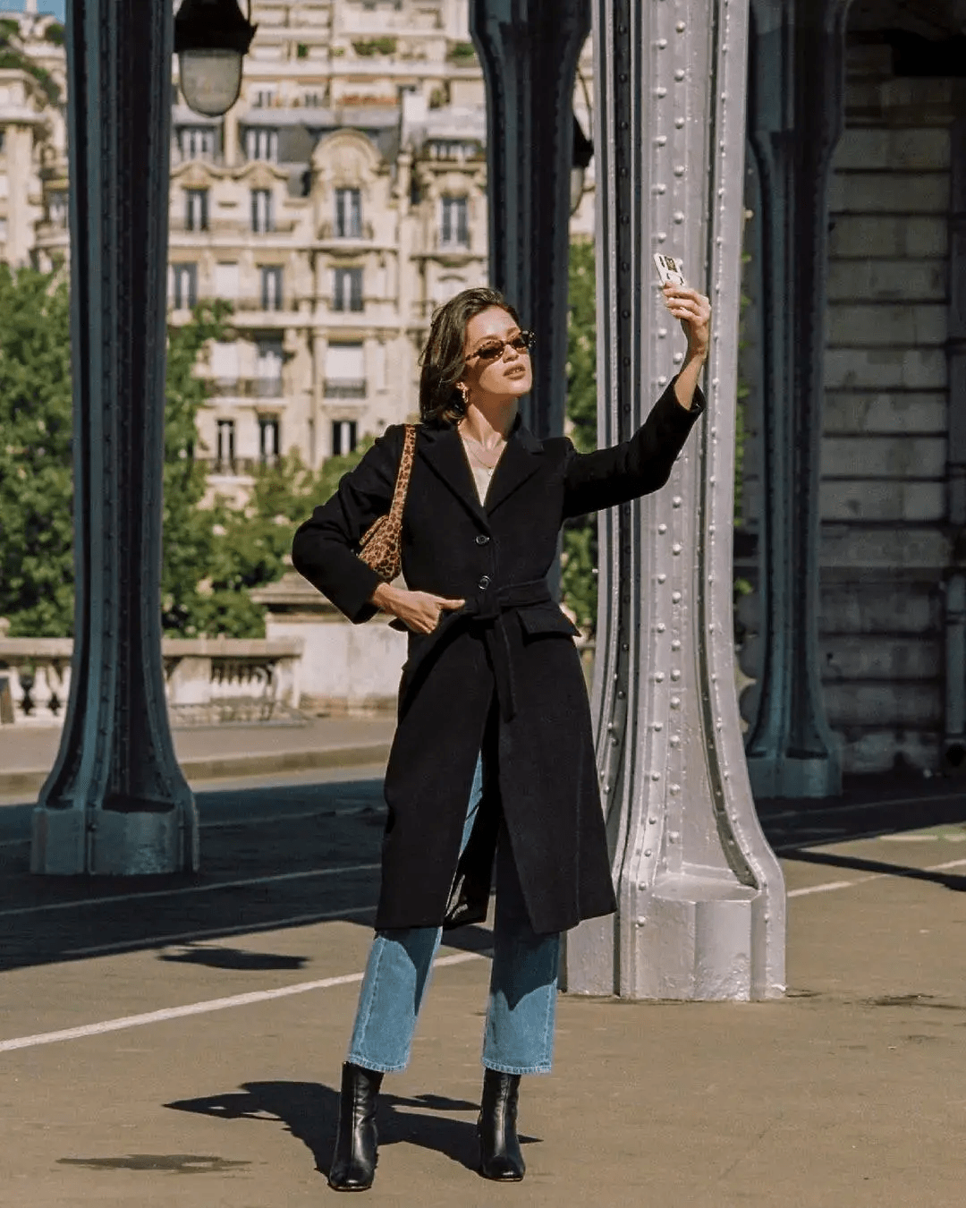 脚踝 马丁靴失宠了，今年流行九分裤+法式短靴，配羽绒服、大衣都气质