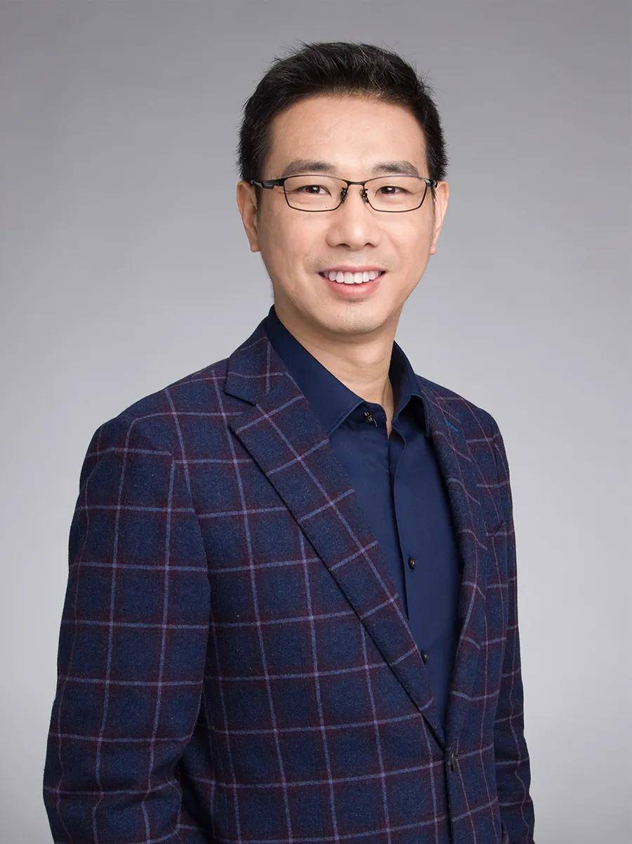 吴悦宁一直没有放弃对新商业模式的探索,机会在他30岁的这一年降临.