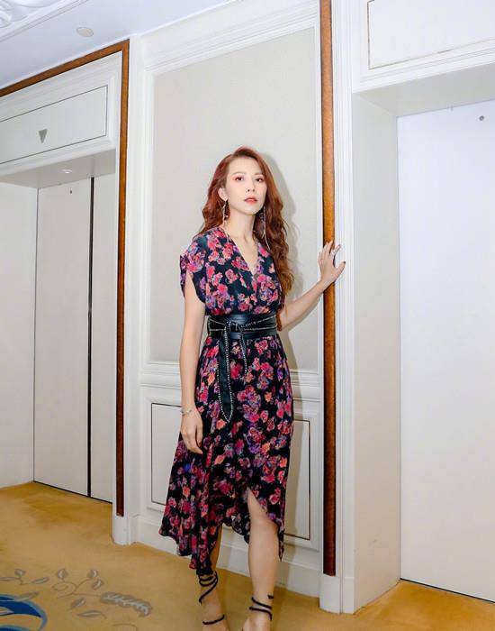 身材 时隔10年甄嬛后宫同框,蔡少芬穿礼服抹平9年年龄差,孙俪变保守