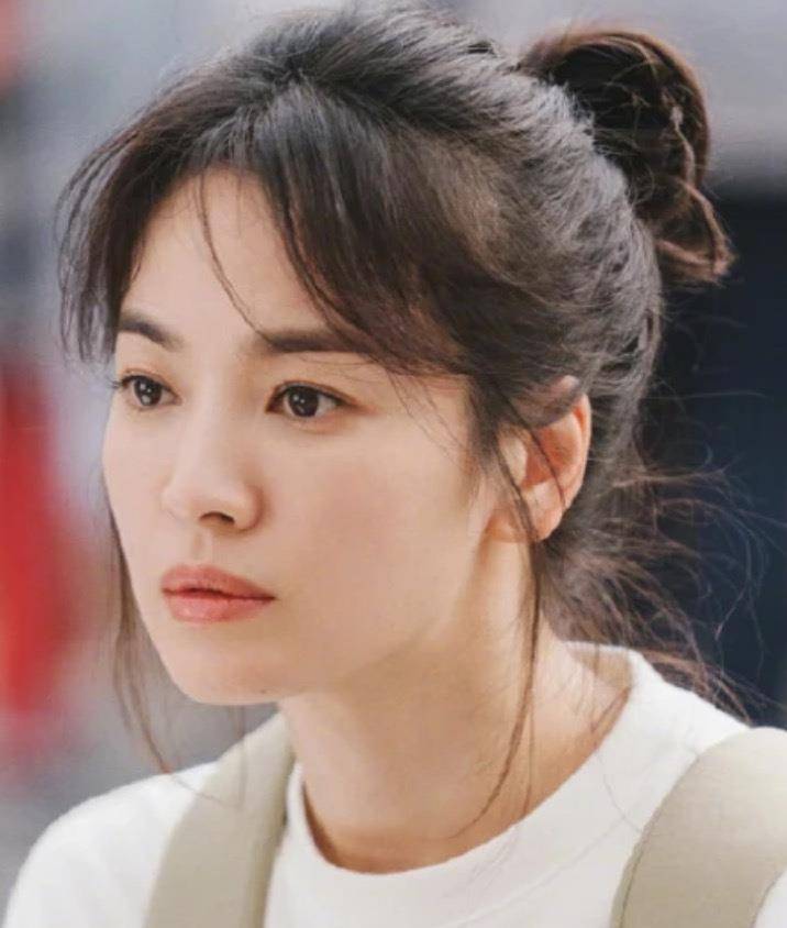脸部宋慧乔终于老了，面部状态很差，连和小11岁的小狼狗恋爱也救不了