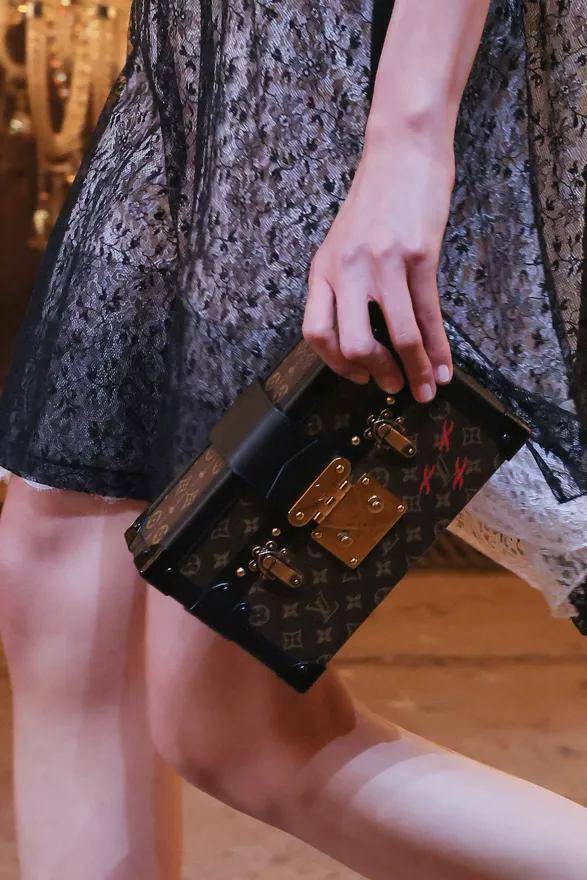 Vuitton 路易威登运1200盏华灯来上海办舞会,章子怡刘嘉玲舒淇全来了!