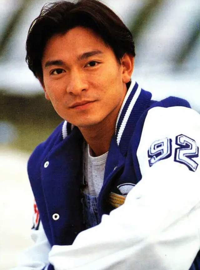 原创90年代突然爆红的明星:星爷上榜,四大天王在列,他凭一首歌火了