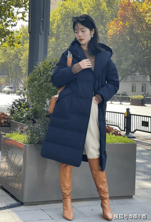棕色 长筒靴不好搭配?那是你没遇到这4件上衣,这样穿上气场全开