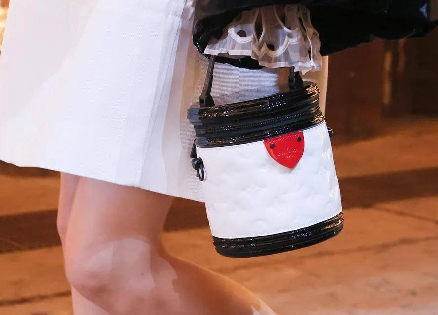 Vuitton 路易威登运1200盏华灯来上海办舞会,章子怡刘嘉玲舒淇全来了!