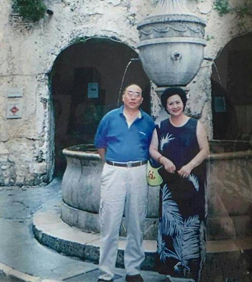 "黄金歌喉"施鸿鄂与世长辞,"学生"朱逢博为骨灰填碗增筷13年!_父亲