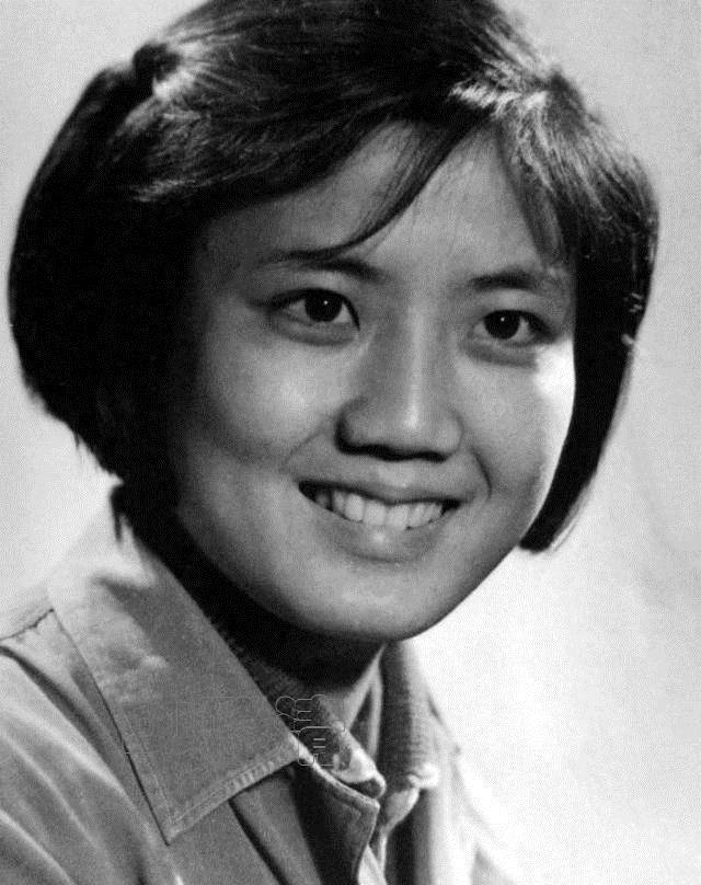 因为|李秀明近照 昔日当红女星 唐国强老搭档 如今65岁 女儿长得