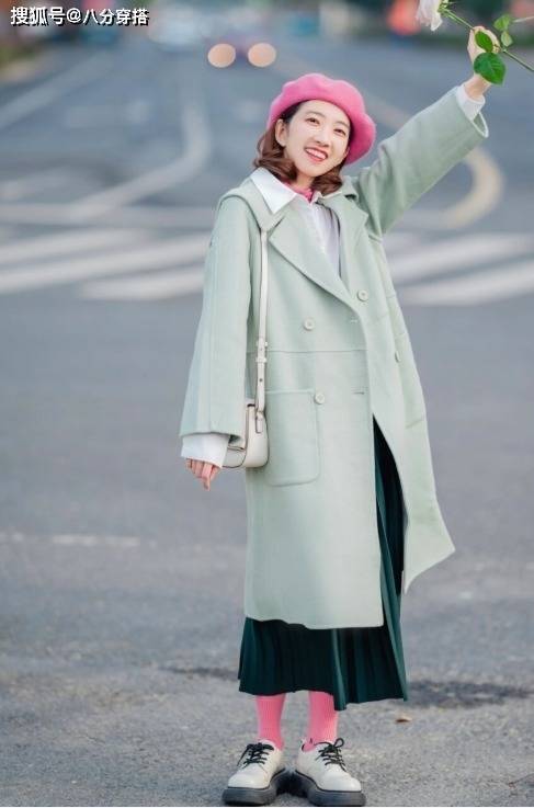 短袜 今年流行这几款半身裙,优雅温柔又百搭,照着穿准没错