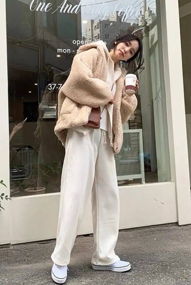 毛衣 比驼色更好穿，今年冬天“奶茶色”火了！