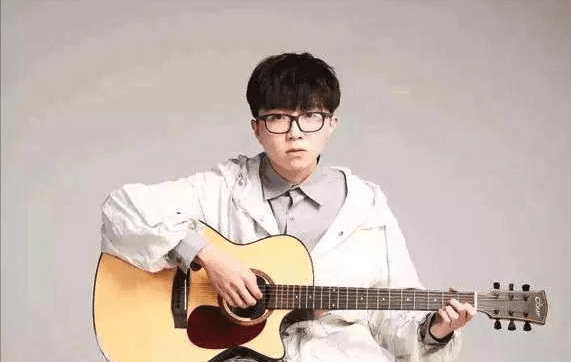 地区|毛不易,老幽默大师了,一本正经的搞笑他是NO.1