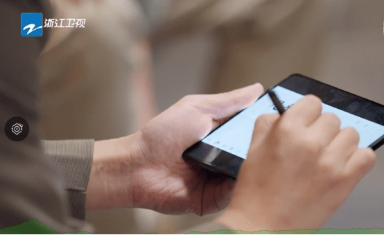 Fold|长在笑点上的男人来了——杨迪与三星Galaxy Z Fold3 5G共同追忆“那些年”