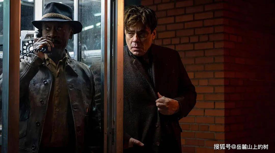 索德伯格|《切勿擅动》：50年代底特律的复古荒诞剧