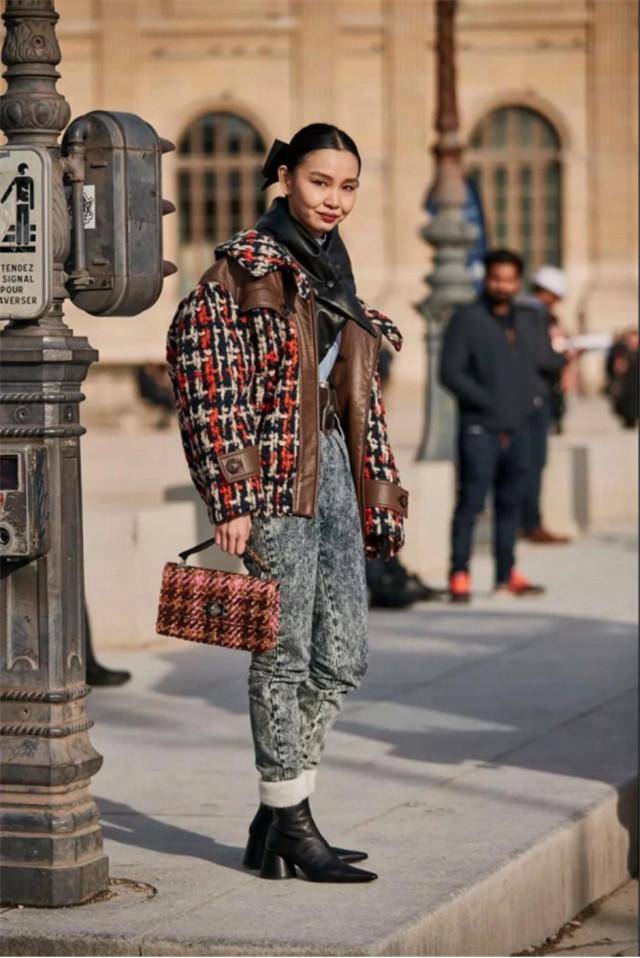 套装 女人过了40岁别瞎穿，今冬流行的“小香风”，过年照着穿就很洋气