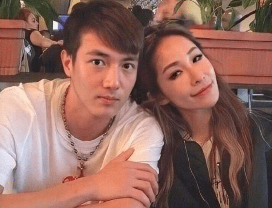 萧亚轩晒出男友合影照:眼神里都是彼此_黄皓_恋情_镜头