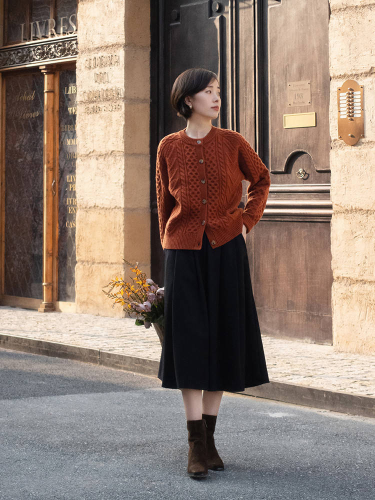 黑色 秋天也可以穿上优雅的半身裙哦,感觉来学习穿搭吧!