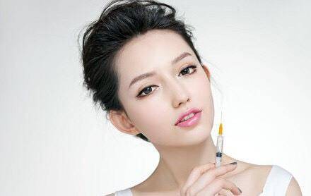 什么重庆美女做整容，一针打下去，弄瞎了一只眼