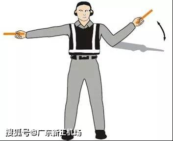 4,正常停住:两臂和指挥棒完全伸开,与身体两侧各成90度,慢慢挥动指挥