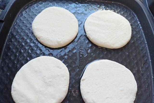 葱花|早上花几分钟给家人做道美味早餐饼，做法简单，鲜香美味，超好吃
