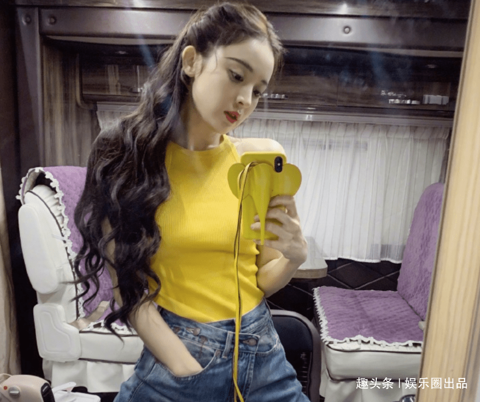 自拍 古力娜扎解锁5款背心，不同背心气质不同，最显身材的应该是第5款