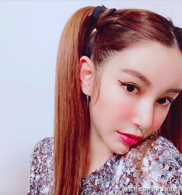 贾静雯为修杰楷庆生自曝暂时不能喝酒被猜怀四胎近照腹部微凸_