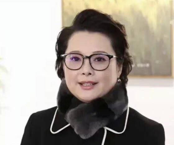 鹅蛋脸俞飞鸿皮肤紧致，郝蕾、袁立面部浮肿，下颚线对颜值的影响有多大